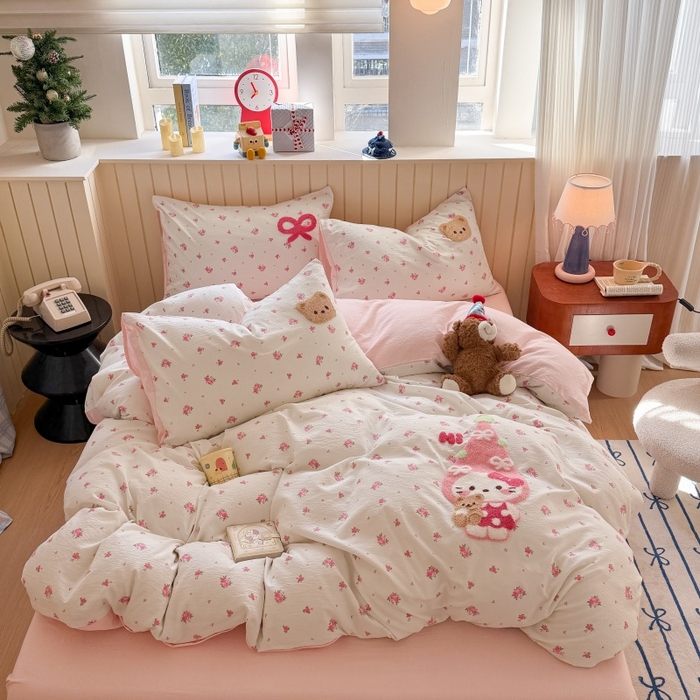 91家纺网 家纺一手货源 找家纺 艾特你 2026新款针织提花双层纱可爱毛巾绣四件套 春日小猫