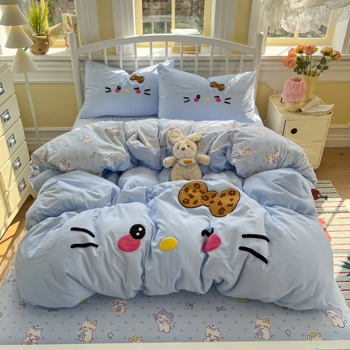 91家纺网 家纺一手货源 找家纺 颜选 2026春夏新款卡通款水洗棉毛巾绣四件套-凯蒂猫 凯蒂猫-天蓝