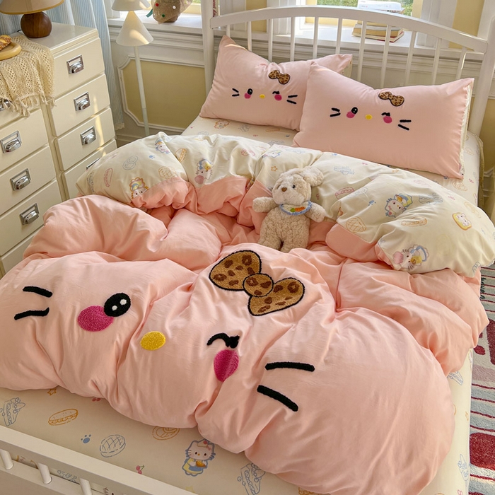 91家纺网 家纺一手货源 找家纺 颜选 2026春夏新款卡通款水洗棉毛巾绣四件套-凯蒂猫 凯蒂猫-少女粉