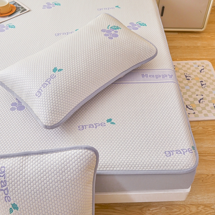 91家纺网 家纺一手货源 找家纺 凯罗 2026春夏凉豆豆小红书爆款A类乙纶PE凉豆豆床笠款可水洗床笠 紫气东来