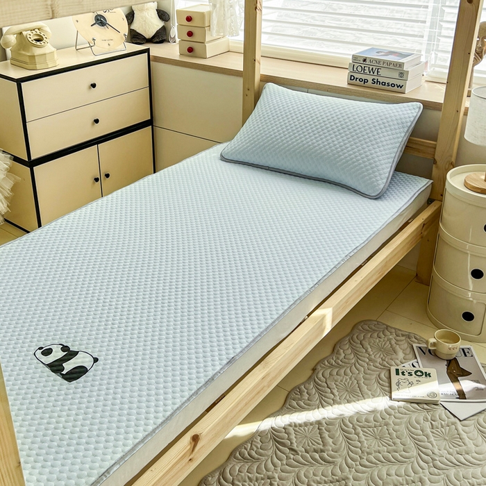 91家纺网 家纺一手货源 找家纺 宅部落 2026春夏新款学生宿舍凉感豆豆凉席席子 豆豆席-大熊猫淡蓝