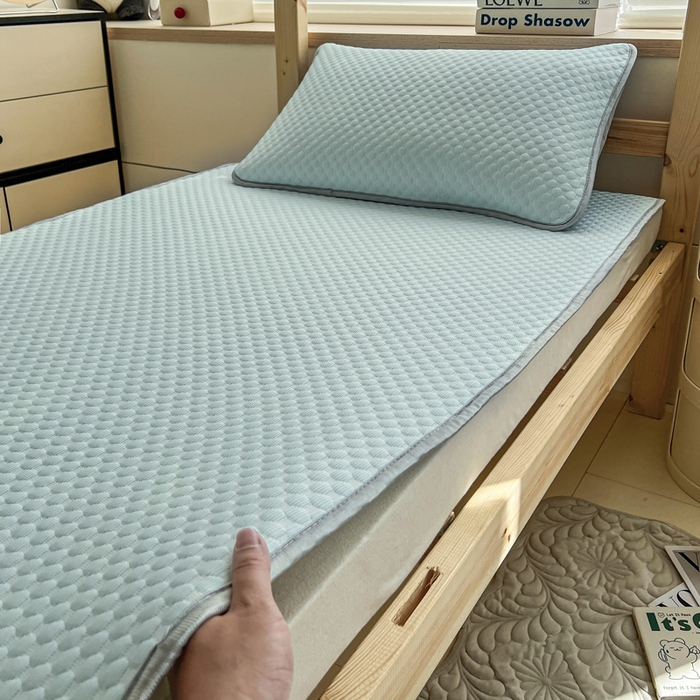 91家纺网 家纺一手货源 找家纺 宅部落 2026春夏新款学生宿舍凉感豆豆凉席席子 豆豆席-大熊猫淡蓝