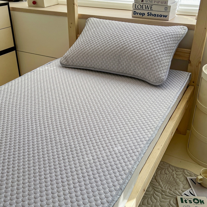 91家纺网 家纺一手货源 找家纺 宅部落 2026春夏新款学生宿舍凉感豆豆凉席席子 豆豆席-大熊猫灰