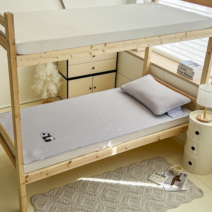 91家纺网 家纺一手货源 找家纺 宅部落 2026春夏新款学生宿舍凉感豆豆凉席席子 豆豆席-大熊猫灰