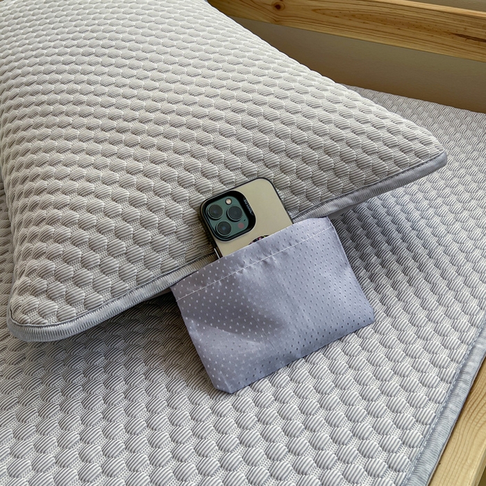 91家纺网 家纺一手货源 找家纺 宅部落 2026春夏新款学生宿舍凉感豆豆凉席席子 豆豆席-大熊猫灰