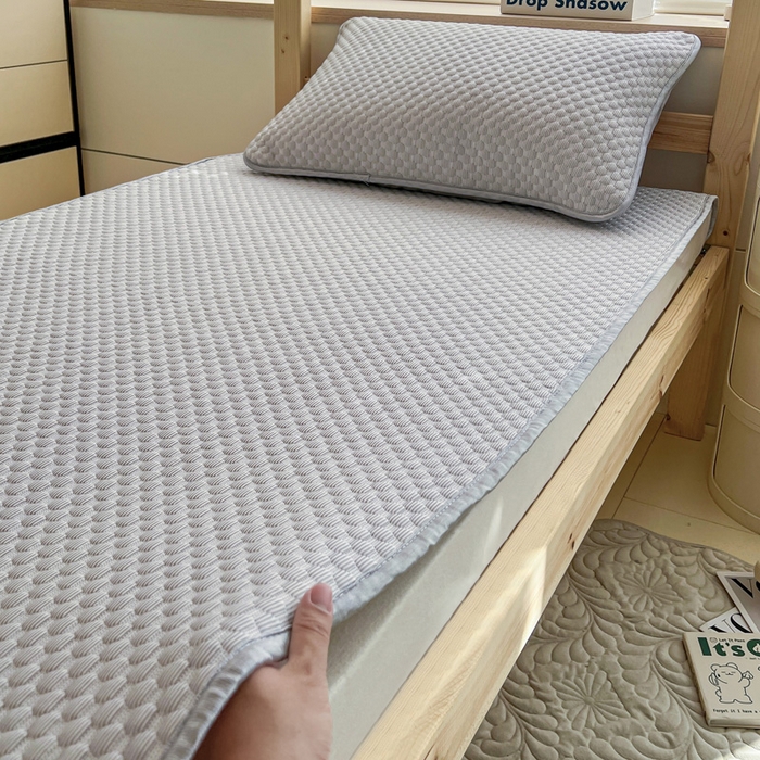 91家纺网 家纺一手货源 找家纺 宅部落 2026春夏新款学生宿舍凉感豆豆凉席席子 豆豆席-大熊猫灰