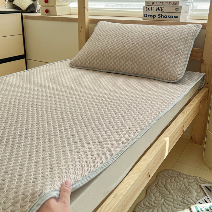 91家纺网 家纺一手货源 找家纺 宅部落 2026春夏新款学生宿舍凉感豆豆凉席席子 豆豆席-大熊猫咖