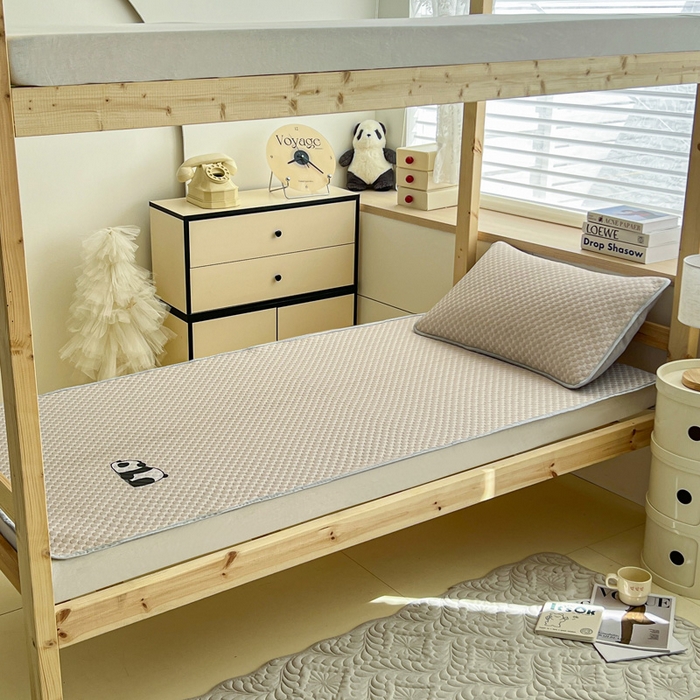 91家纺网 家纺一手货源 找家纺 宅部落 2026春夏新款学生宿舍凉感豆豆凉席席子 豆豆席-大熊猫咖