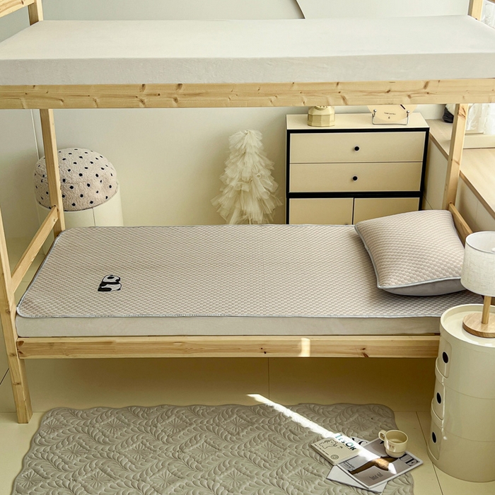 91家纺网 家纺一手货源 找家纺 宅部落 2026春夏新款学生宿舍凉感豆豆凉席席子 豆豆席-大熊猫咖