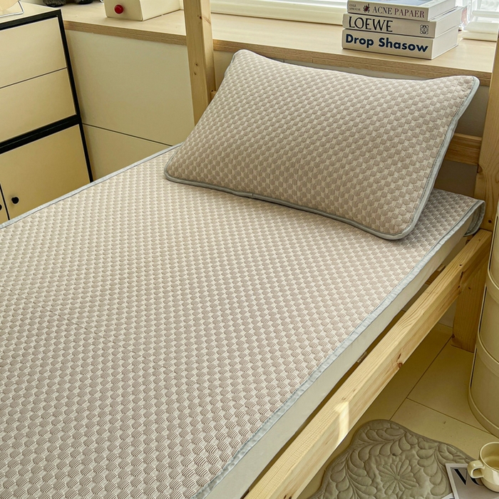 91家纺网 家纺一手货源 找家纺 宅部落 2026春夏新款学生宿舍凉感豆豆凉席席子 豆豆席-大熊猫咖