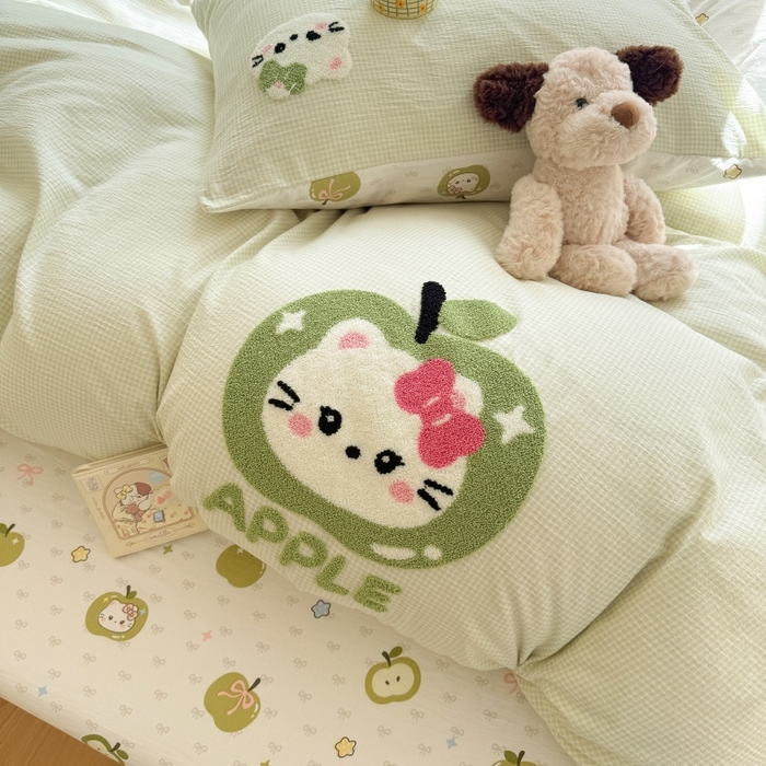 91家纺网 家纺一手货源 找家纺 艾特你 2026新款针织提花双层纱可爱毛巾绣四件套 苹果小猫