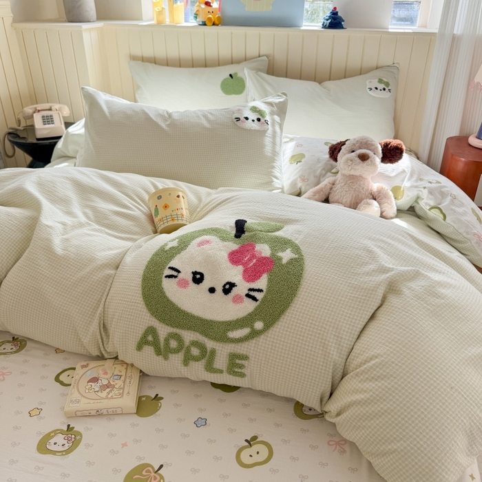 91家纺网 家纺一手货源 找家纺 艾特你 2026新款针织提花双层纱可爱毛巾绣四件套 苹果小猫