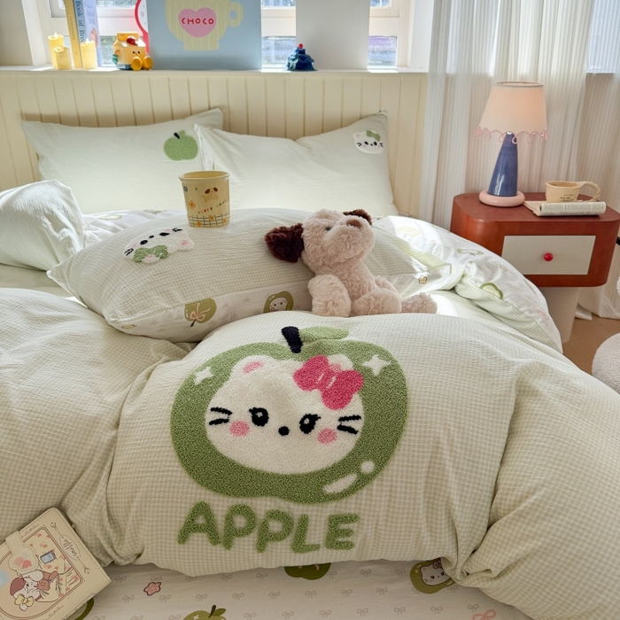 91家纺网 家纺一手货源 找家纺 艾特你 2026新款针织提花双层纱可爱毛巾绣四件套 苹果小猫