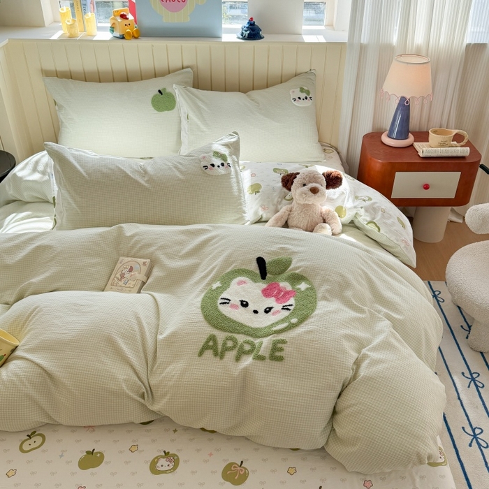 91家纺网 家纺一手货源 找家纺 艾特你 2026新款针织提花双层纱可爱毛巾绣四件套 苹果小猫