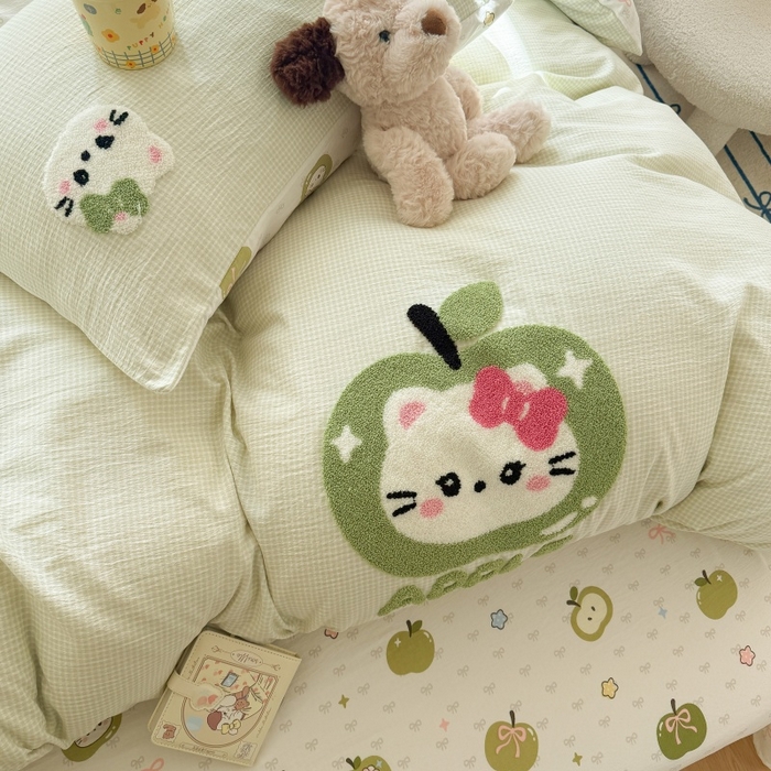 91家纺网 家纺一手货源 找家纺 艾特你 2026新款针织提花双层纱可爱毛巾绣四件套 苹果小猫