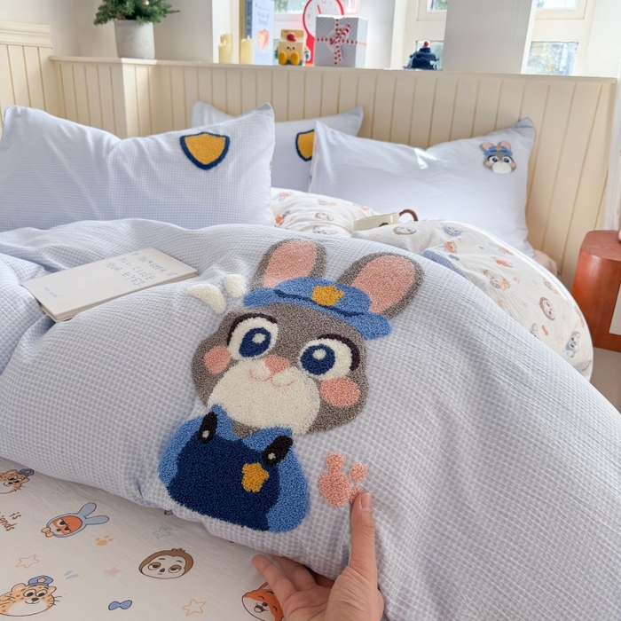 91家纺网 家纺一手货源 找家纺 艾特你 2026新款针织提花双层纱可爱毛巾绣四件套 兔八哥