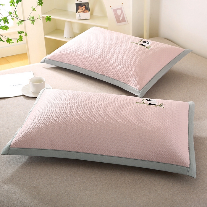 91家纺网 家纺一手货源 找家纺 （总）小牛席业 2026新款爱家熊猫冷感豆豆夏凉枕套系列凉枕套凉枕套冰丝枕套藤枕套冰藤枕套冰丝枕套竹枕套凉席枕套豆豆