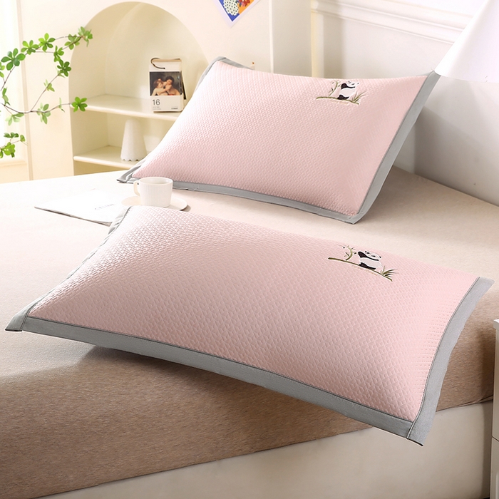 91家纺网 家纺一手货源 找家纺 小牛席业 2026新款爱家熊猫冷感豆豆夏凉枕套系列凉枕套凉枕套冰丝枕套藤枕套冰藤枕套冰丝枕套竹枕套凉席枕套豆豆 粉色