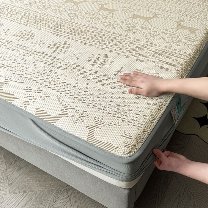 91家纺网 家纺一手货源 找家纺 凯罗 2026新款凉豆豆简约时尚风凉感豆豆凉席床席床笠-床笠款 鹿漫漫-奶咖