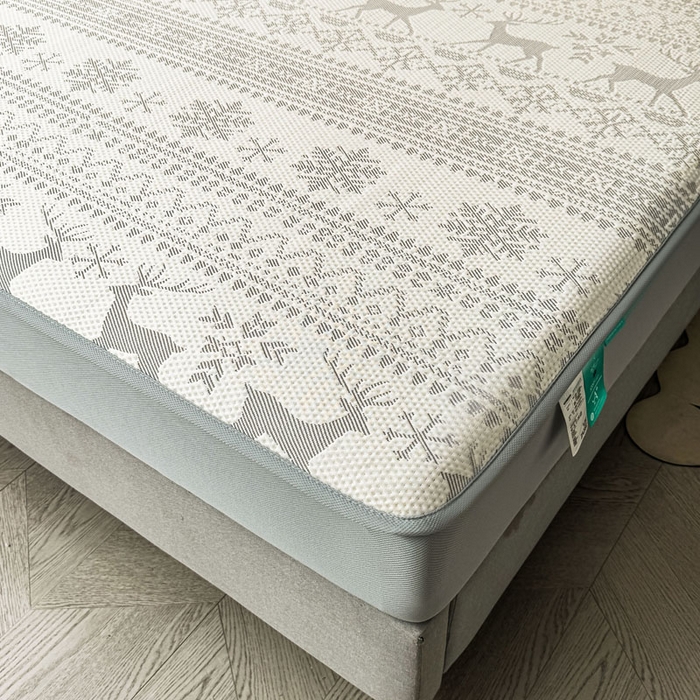 91家纺网 家纺一手货源 找家纺 凯罗 2026新款凉豆豆简约时尚风凉感豆豆凉席床席床笠-床笠款 鹿漫漫-雾灰