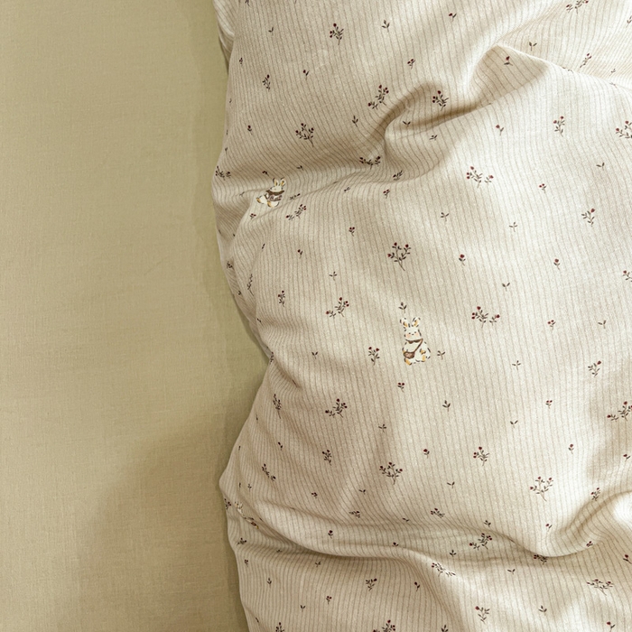 91家纺网 家纺一手货源 找家纺 亿梵家居 2026新款A类母婴级有氧纯棉印花双面全棉双层纱四件套-床拍图春夏气息