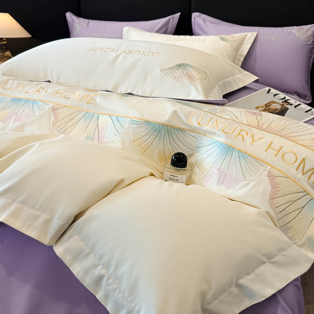 91家纺网 家纺一手货源 找家纺 润锦云 2026新款A类全棉纯棉刺绣四件套-花漾 花漾-云母白+梦幻紫