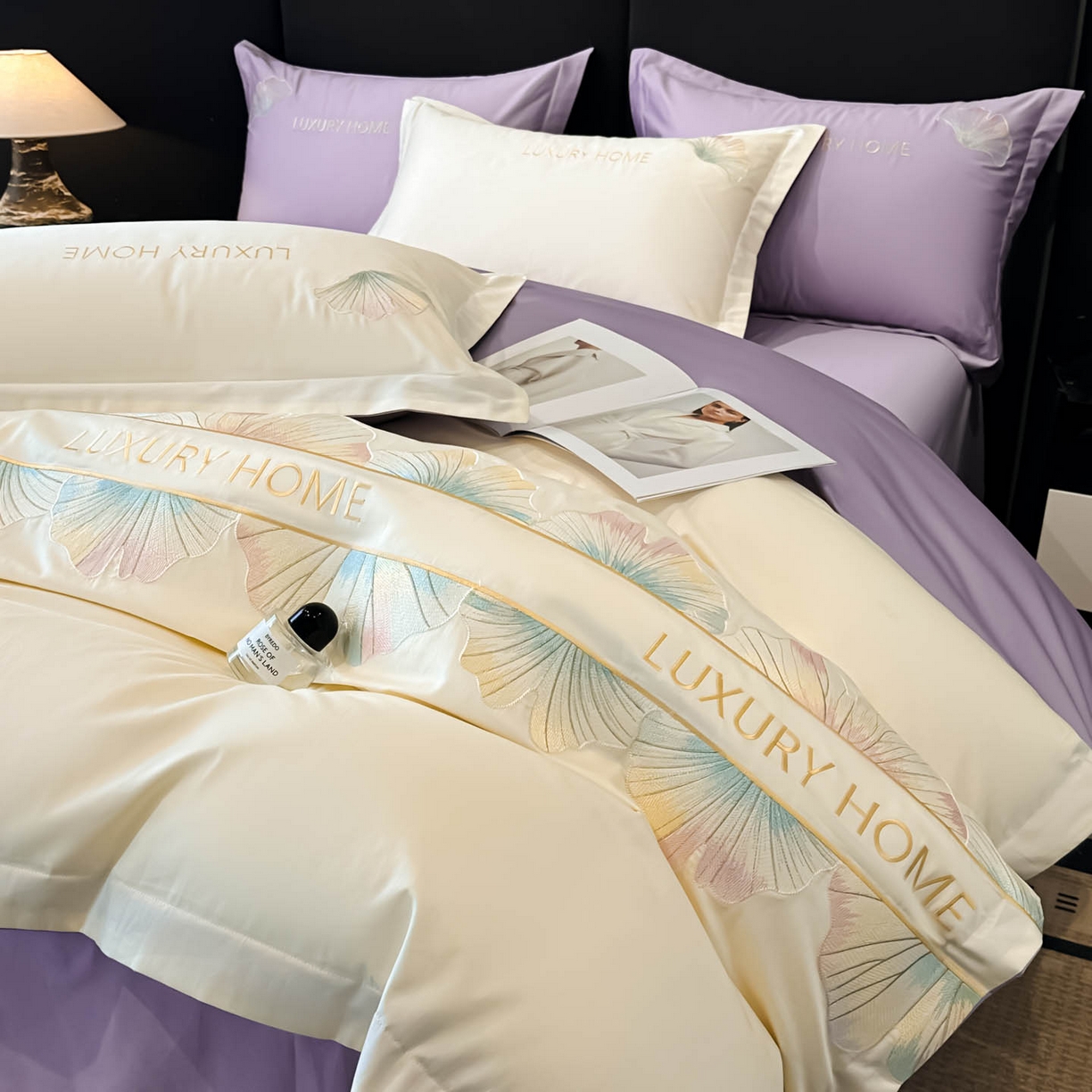 91家纺网 家纺一手货源 找家纺 润锦云 2026新款A类全棉纯棉刺绣四件套-花漾 花漾-云母白+梦幻紫