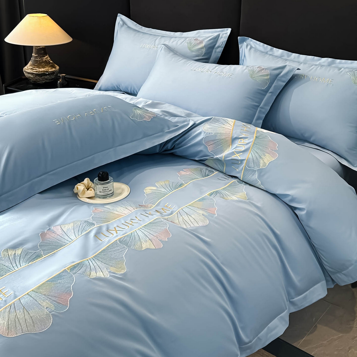 91家纺网 家纺一手货源 找家纺 润锦云 2026新款A类全棉纯棉刺绣四件套-花漾 花漾-柔雾蓝