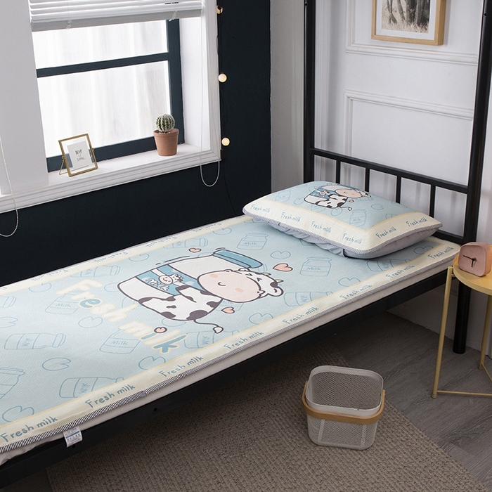 91家纺网 家纺一手货源 找家纺 宅部落 2026新款学生冰丝席单人宿舍席子凉席 奶牛很忙