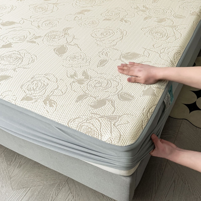 91家纺网 家纺一手货源 找家纺 凯罗 2026新款凉豆豆简约时尚风凉感豆豆凉席床席床笠-床笠款 曼塔玫瑰-奶咖