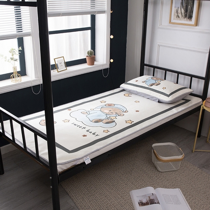 91家纺网 家纺一手货源 找家纺 宅部落 2026新款学生冰丝席单人宿舍席子凉席 熊宝宝