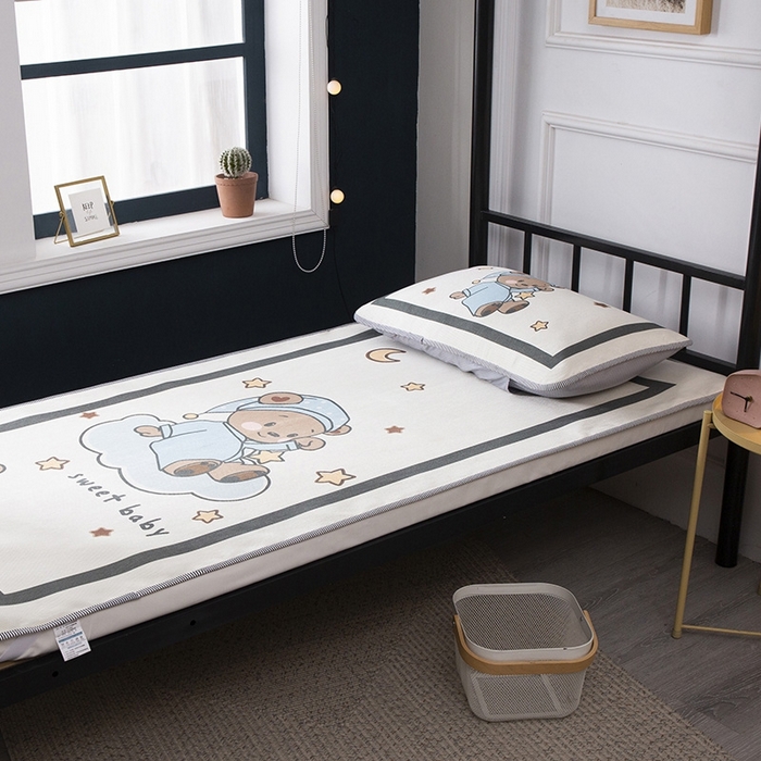 91家纺网 家纺一手货源 找家纺 宅部落 2026新款学生冰丝席单人宿舍席子凉席 熊宝宝