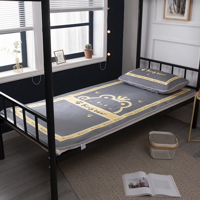 91家纺网 家纺一手货源 找家纺 宅部落 2026新款学生冰丝席单人宿舍席子凉席 熊者之王