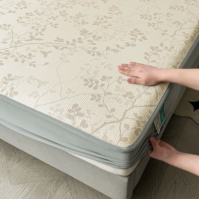 91家纺网 家纺一手货源 找家纺 凯罗 2026新款凉豆豆简约时尚风凉感豆豆凉席床席床笠-床笠款 纤藤集-奶咖