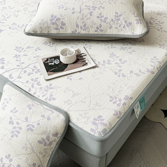 91家纺网 家纺一手货源 找家纺 凯罗 2026新款凉豆豆简约时尚风凉感豆豆凉席床席床笠-床笠款 纤藤集-夏紫