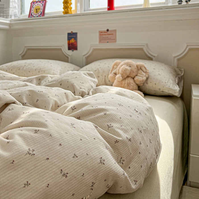 91家纺网 家纺一手货源 找家纺 亿梵家居 2026新款A类母婴级有氧纯棉印花双面全棉双层纱四件套-床拍图春夏气息