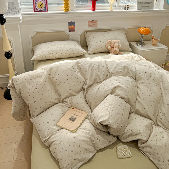 91家纺网 家纺一手货源 找家纺 亿梵家居 2026新款A类母婴级有氧纯棉印花双面全棉双层纱四件套-床拍图春夏气息