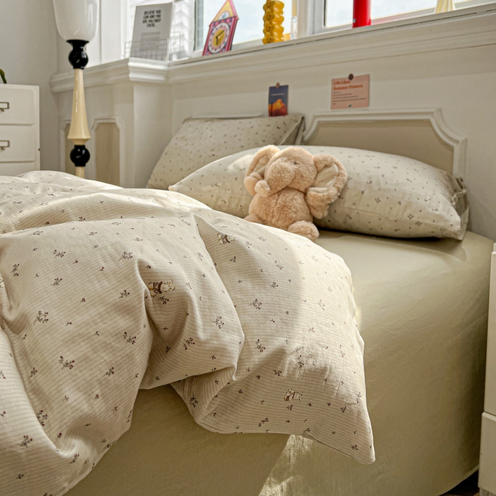 91家纺网 家纺一手货源 找家纺 亿梵家居 2026新款A类母婴级有氧纯棉印花双面全棉双层纱四件套-床拍图春夏气息