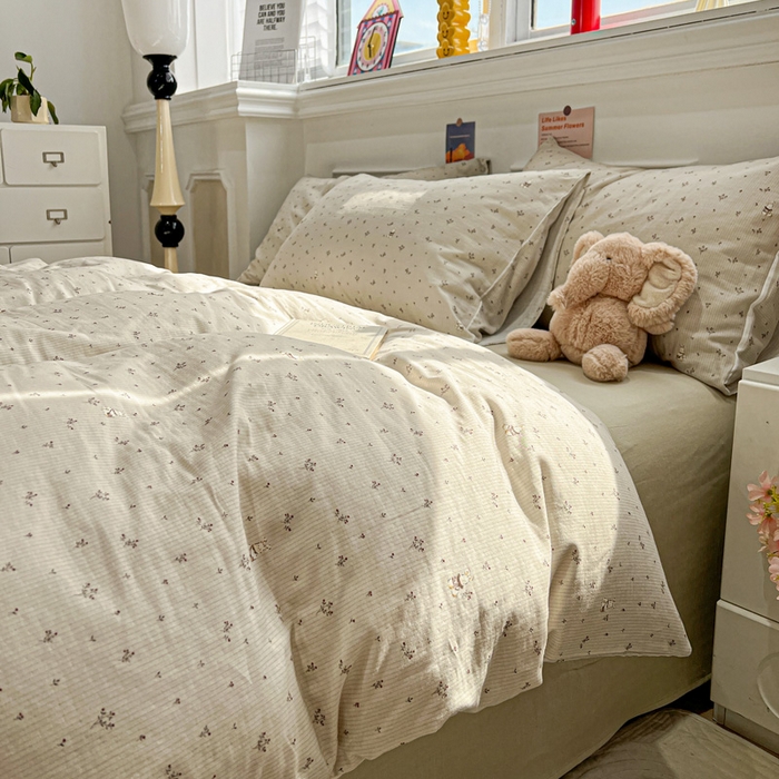 91家纺网 家纺一手货源 找家纺 亿梵家居 2026新款A类母婴级有氧纯棉印花双面全棉双层纱四件套-床拍图春夏气息