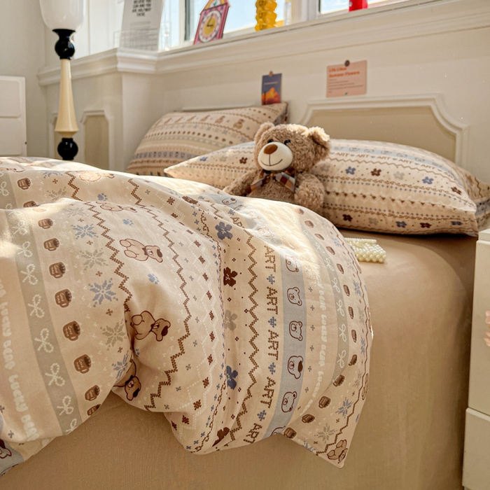 91家纺网 家纺一手货源 找家纺 亿梵家居 2026新款A类母婴级有氧纯棉印花双面全棉双层纱四件套-床拍图冬峪熊-咖