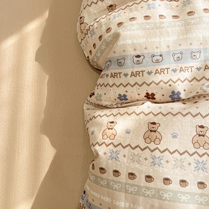 亿梵家居 2026新款A类母婴级有氧纯棉印花双面全棉双层纱四件套-床拍图冬峪熊-咖