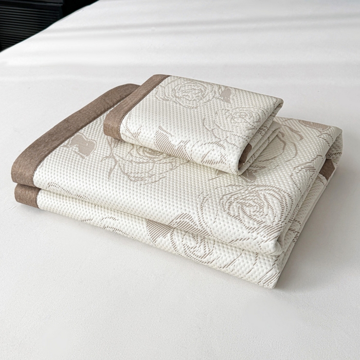 91家纺网 家纺一手货源 找家纺 凯罗 2026新款凉豆豆简约时尚风凉感豆豆凉席床席床笠-床席款 曼塔玫瑰-奶咖