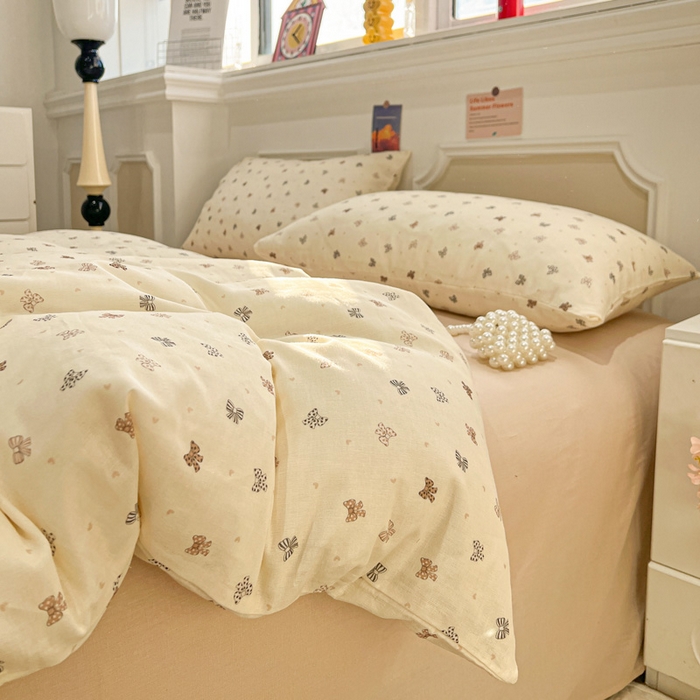 91家纺网 家纺一手货源 找家纺 亿梵家居 2026新款A类母婴级有氧纯棉印花双面全棉双层纱四件套-床拍图蝴蝶结