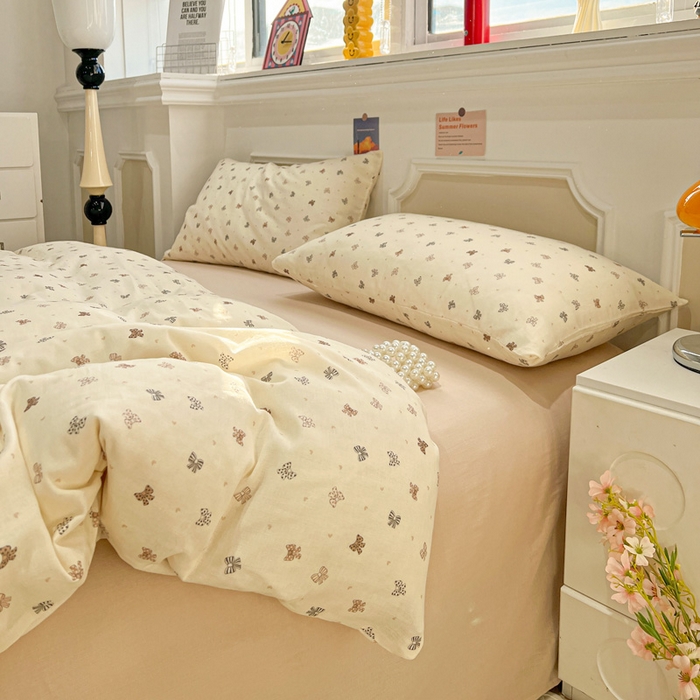 91家纺网 家纺一手货源 找家纺 亿梵家居 2026新款A类母婴级有氧纯棉印花双面全棉双层纱四件套-床拍图蝴蝶结