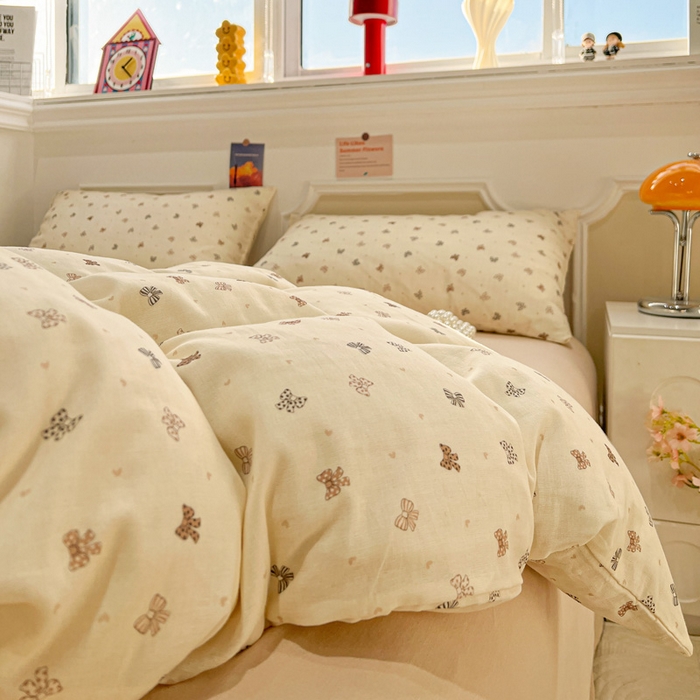 91家纺网 家纺一手货源 找家纺 亿梵家居 2026新款A类母婴级有氧纯棉印花双面全棉双层纱四件套-床拍图蝴蝶结