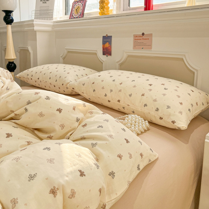 91家纺网 家纺一手货源 找家纺 亿梵家居 2026新款A类母婴级有氧纯棉印花双面全棉双层纱四件套-床拍图蝴蝶结