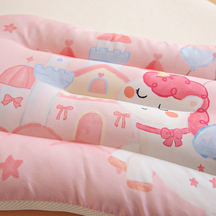 91家纺网 家纺一手货源 找家纺 鱼宝 2026新款A类全棉40S数码印花原创大版卡通豆豆枕枕头枕芯 小马城堡