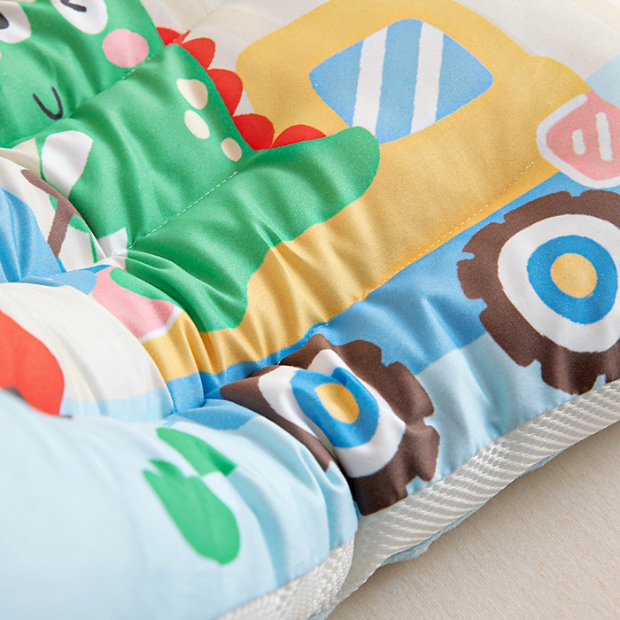 91家纺网 家纺一手货源 找家纺 鱼宝 2026新款A类全棉40S数码印花原创大版卡通豆豆枕枕头枕芯 恐龙小车