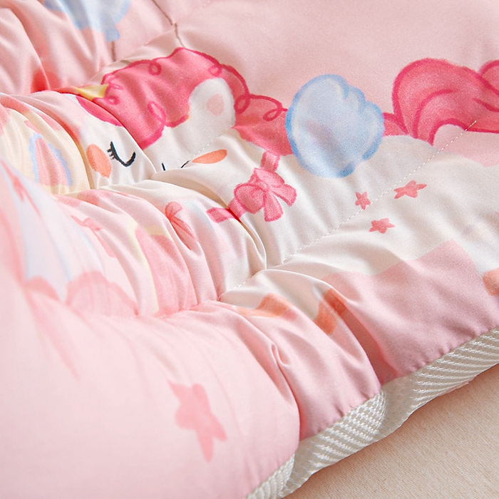 91家纺网 家纺一手货源 找家纺 鱼宝 2026新款A类全棉40S数码印花原创大版卡通豆豆枕枕头枕芯 小马城堡