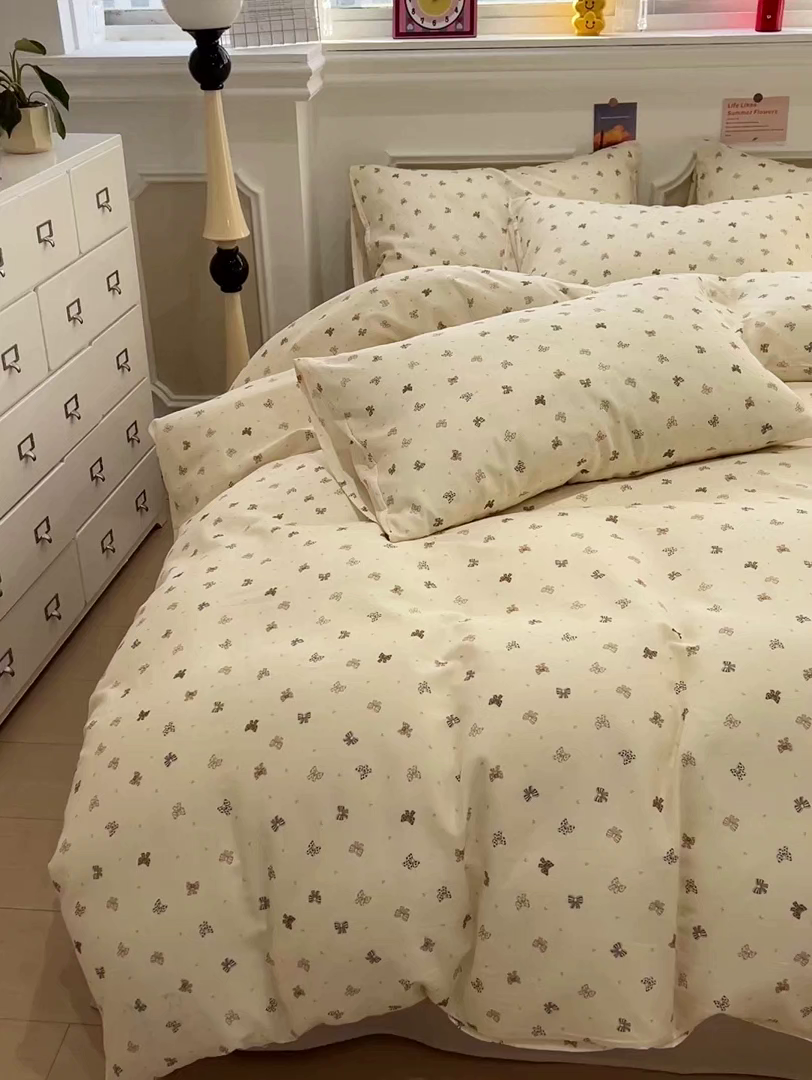 91家纺网 家纺一手货源 找家纺 亿梵家居 2026新款A类母婴级有氧纯棉印花双面全棉双层纱四件套-床拍图蝴蝶结